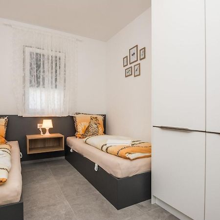 Apartment Spanic 1 Vir Exterior photo