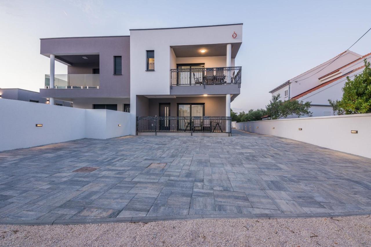 Apartment Spanic 1 Vir Exterior photo