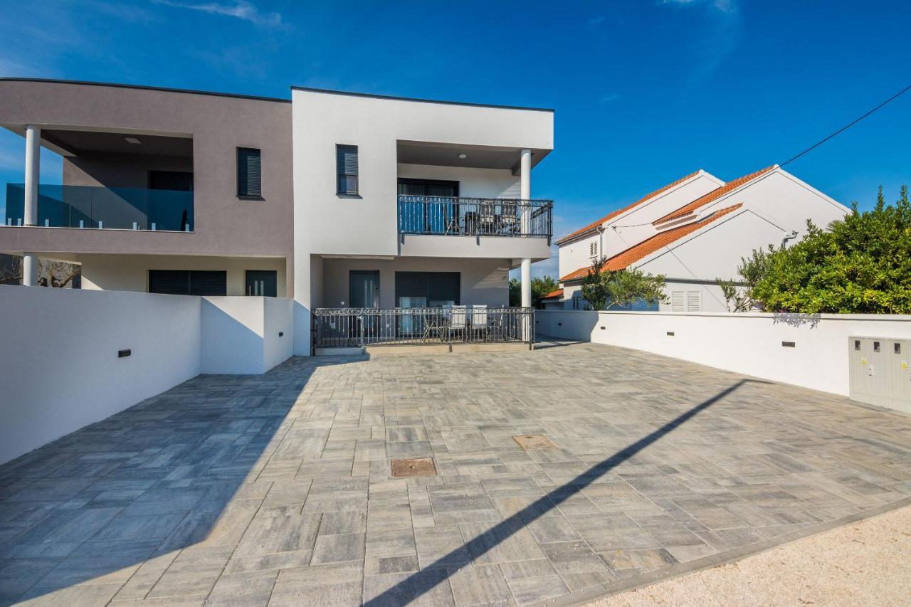 Apartment Spanic 1 Vir Exterior photo