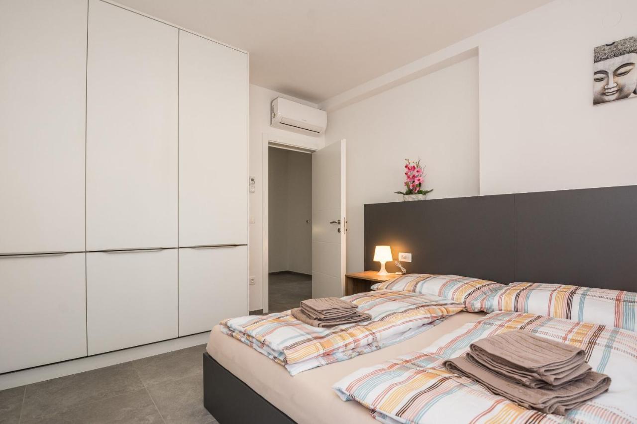 Apartment Spanic 1 Vir Exterior photo