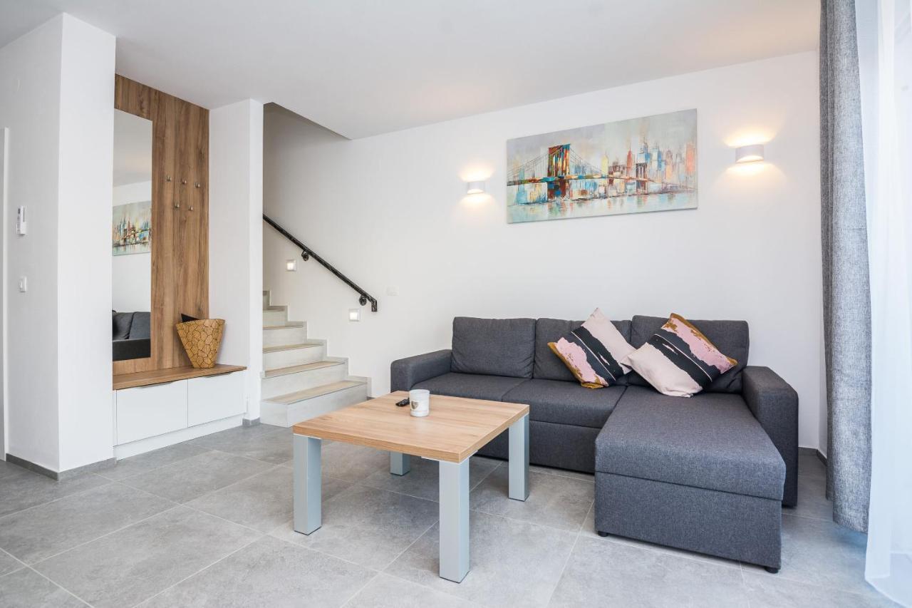 Apartment Spanic 1 Vir Exterior photo