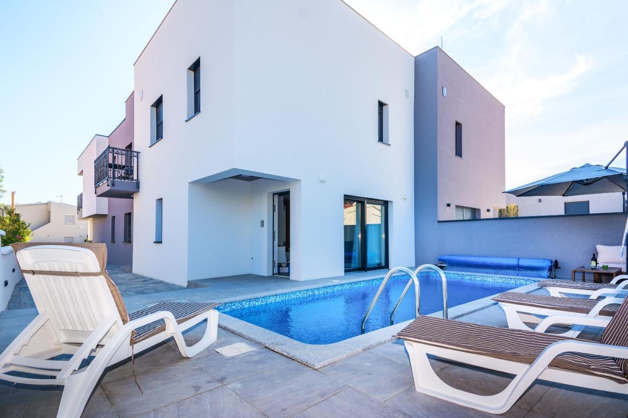 Apartment Spanic 1 Vir Exterior photo